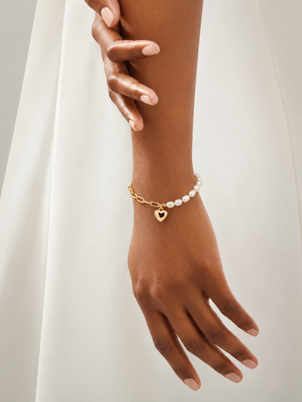 Pulsera Corazón con Perlas y Eslabón