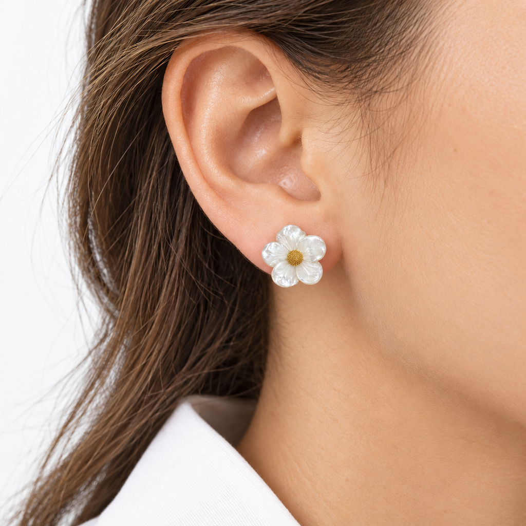 Pendientes Flor de Nácar Dorada