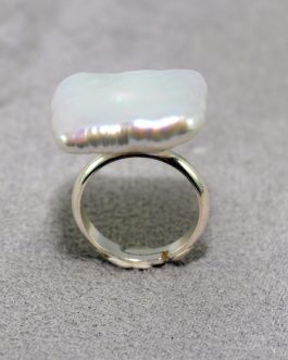 Anillo perla cuadrada