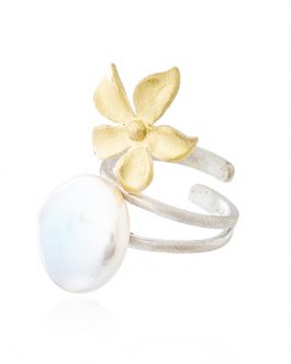 Anillo bicolor con perla y flor dorada