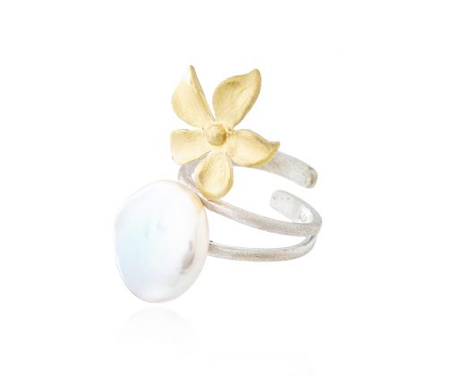 Anillo bicolor con perla y flor dorada